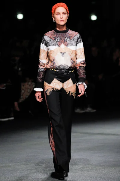 Look 44